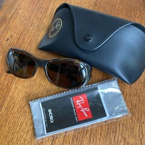 Ray-Ban RB4061 sunglasses with broken lens